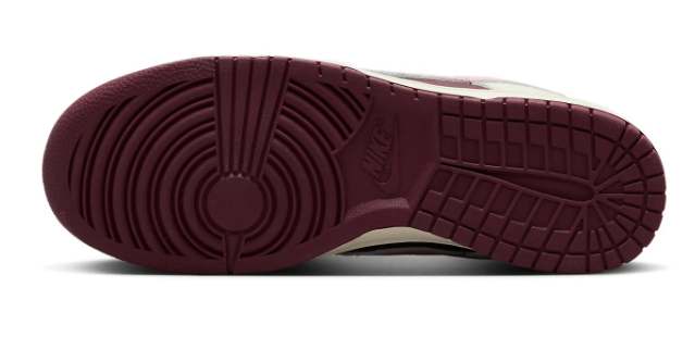 Nike Dunk Low Premium 'Valentine's Day 2023' | Love Letter | DR9705-100